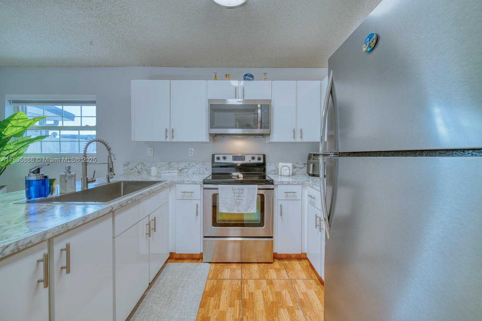 Small Image of 6755 NORTH WEST 199TH ST, Hialeah Number 13