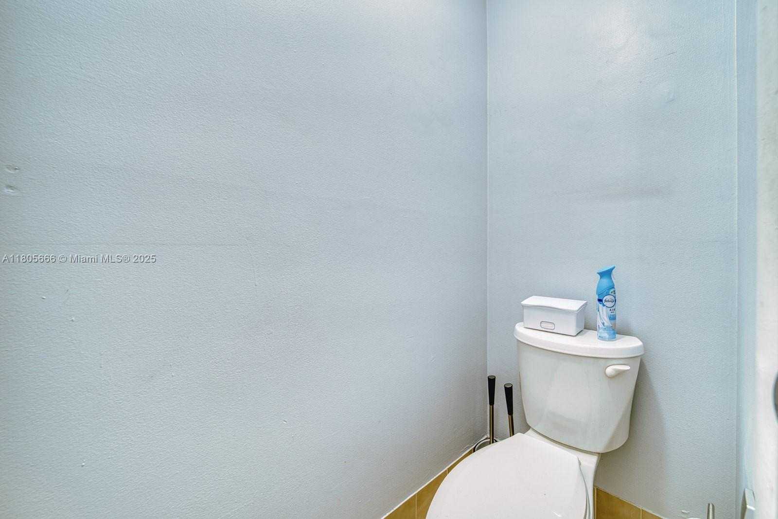 Small Image of 6755 NORTH WEST 199TH ST, Hialeah Number 19