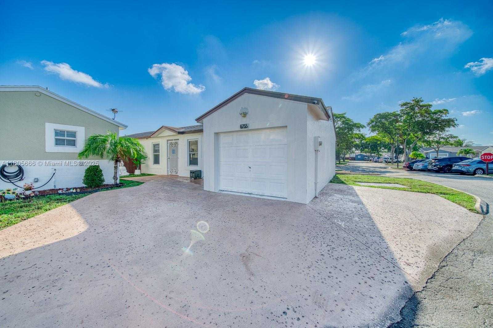 Small Image of 6755 NORTH WEST 199TH ST, Hialeah Number 2