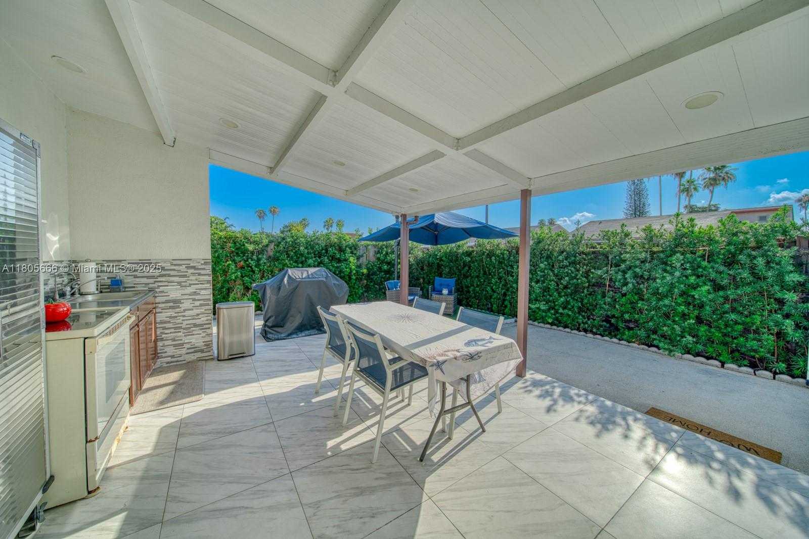 Small Image of 6755 NORTH WEST 199TH ST, Hialeah Number 30
