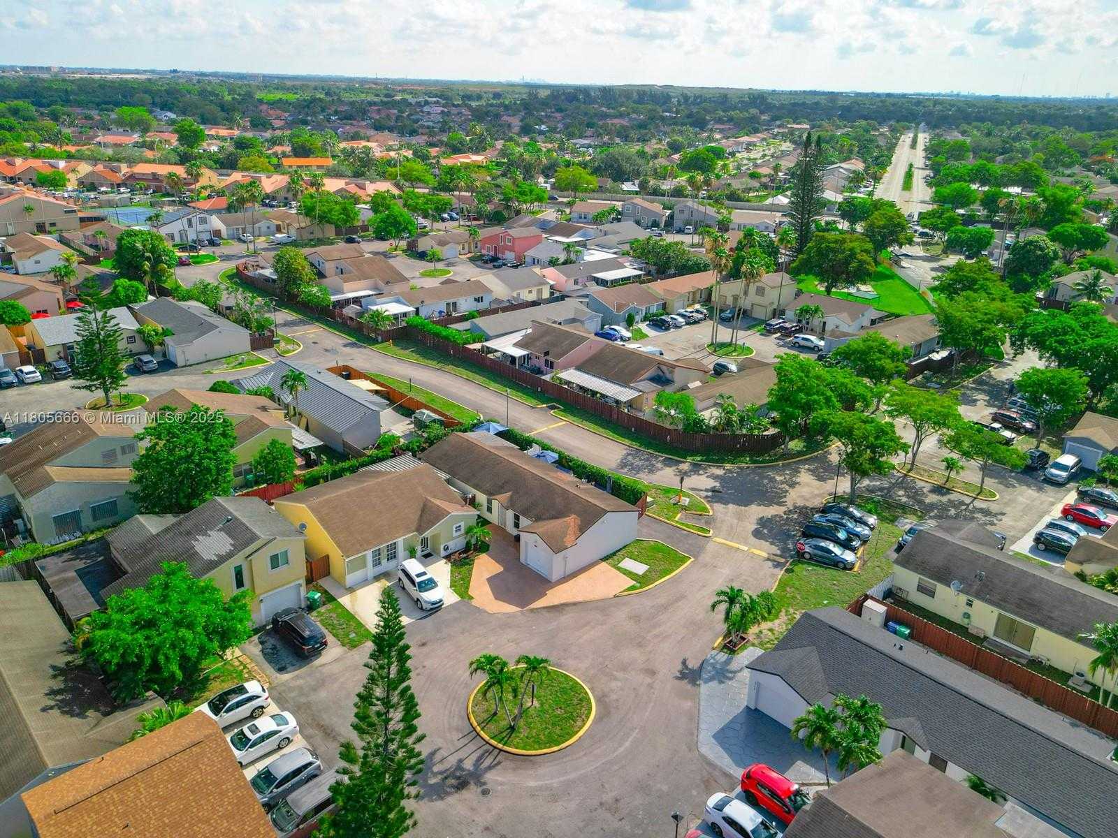 Small Image of 6755 NORTH WEST 199TH ST, Hialeah Number 38