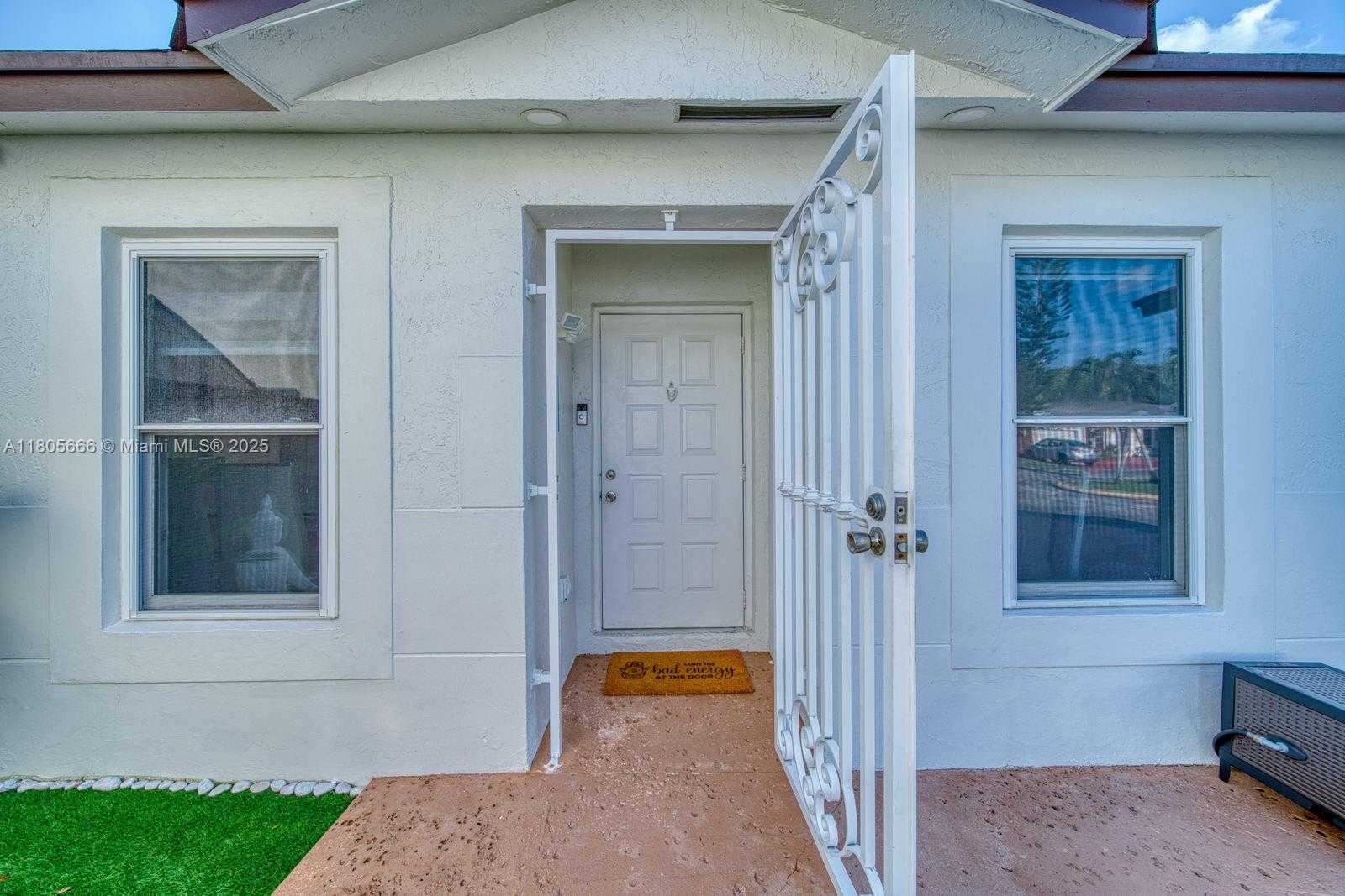 Small Image of 6755 NORTH WEST 199TH ST, Hialeah Number 4
