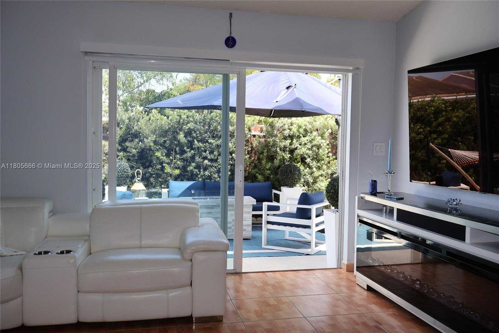 Small Image of 6755 NORTH WEST 199TH ST, Hialeah Number 5
