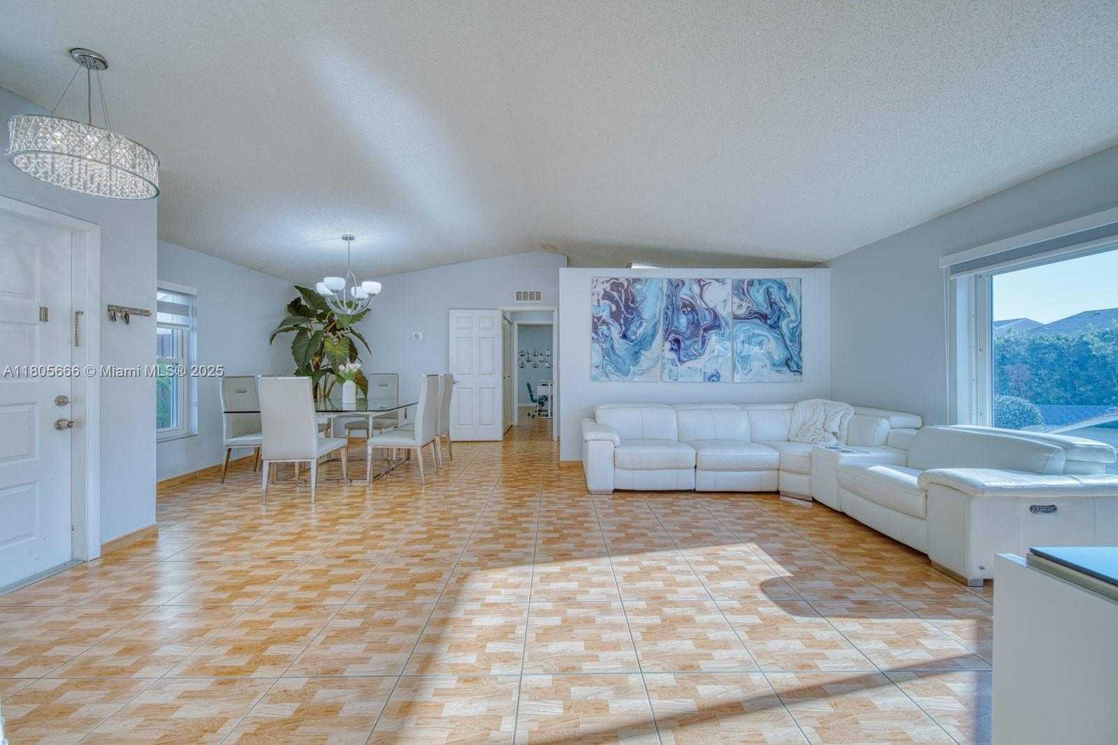 Small Image of 6755 NORTH WEST 199TH ST, Hialeah Number 7