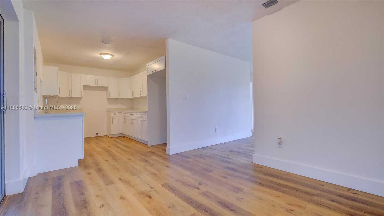 Small Image of 21440 NORTH MIAMI AVE, Miami Gardens Number 15