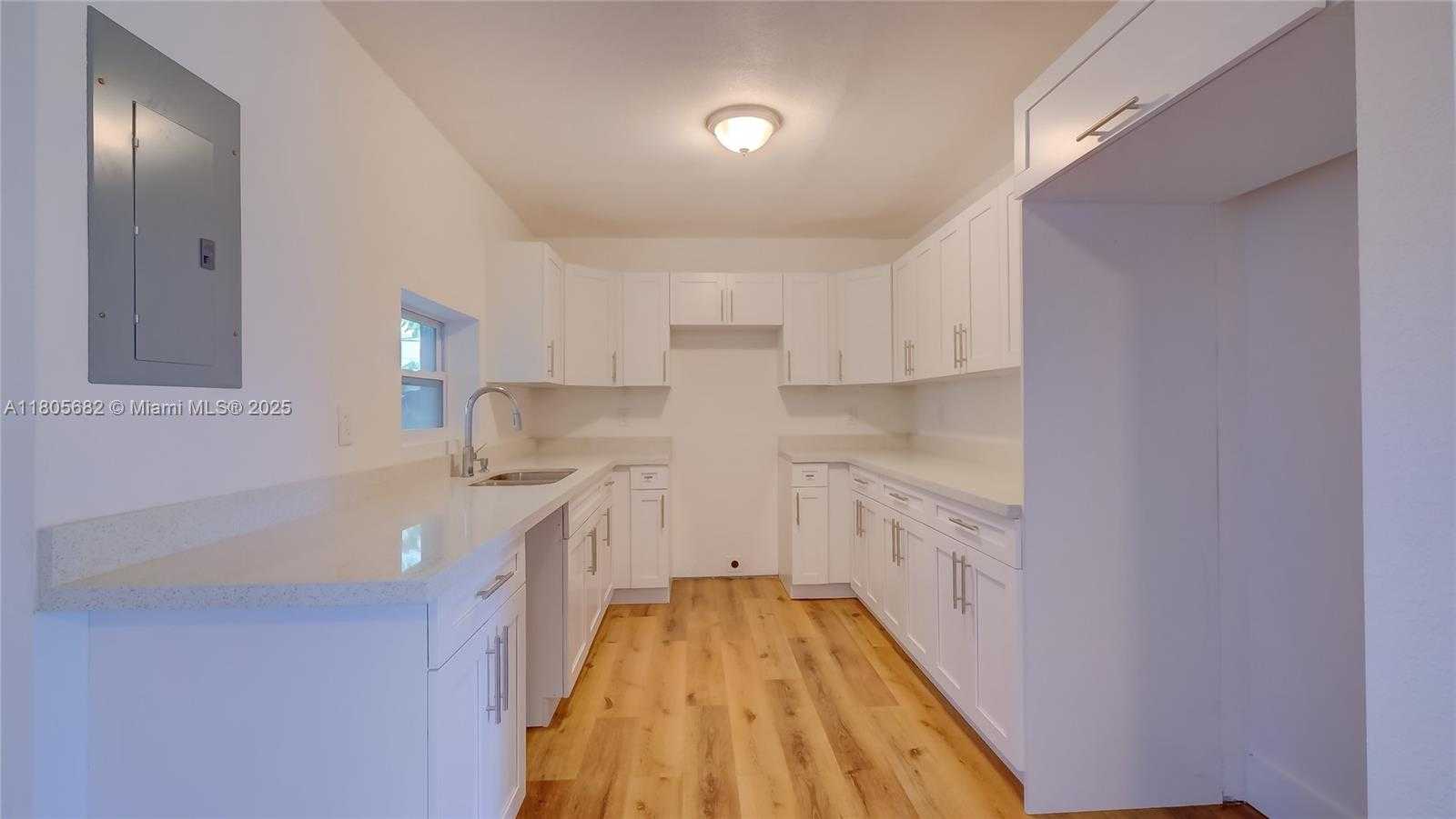 Small Image of 21440 NORTH MIAMI AVE, Miami Gardens Number 16