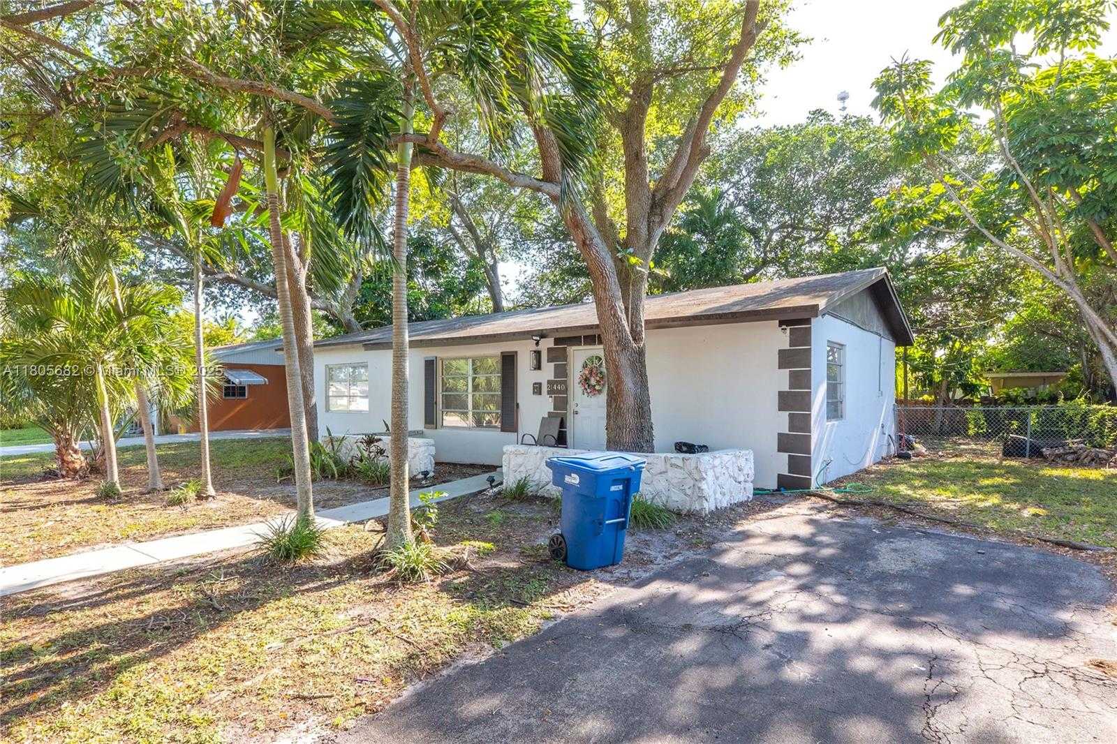 Small Image of 21440 NORTH MIAMI AVE, Miami Gardens Number 2