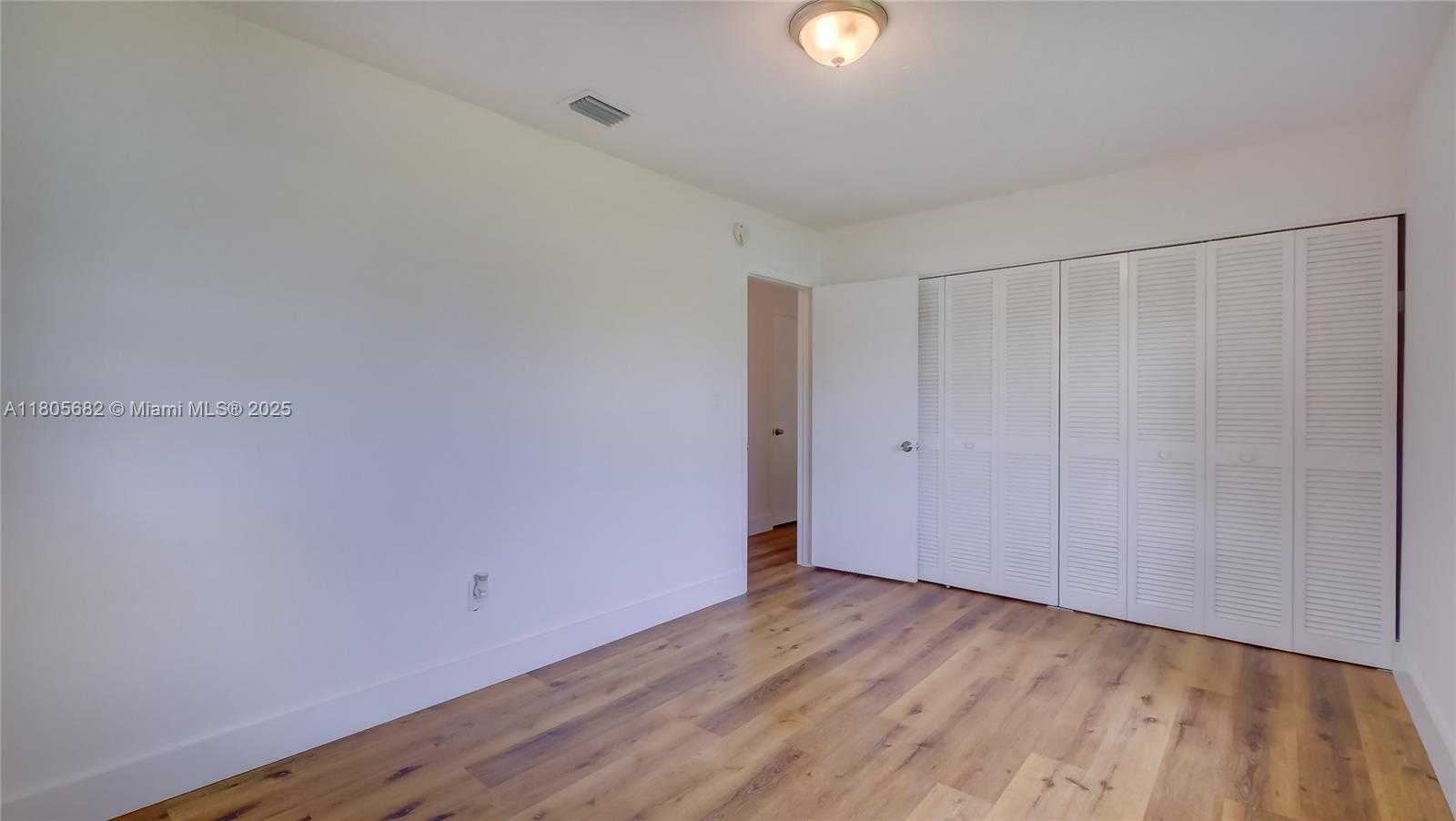 Small Image of 21440 NORTH MIAMI AVE, Miami Gardens Number 24