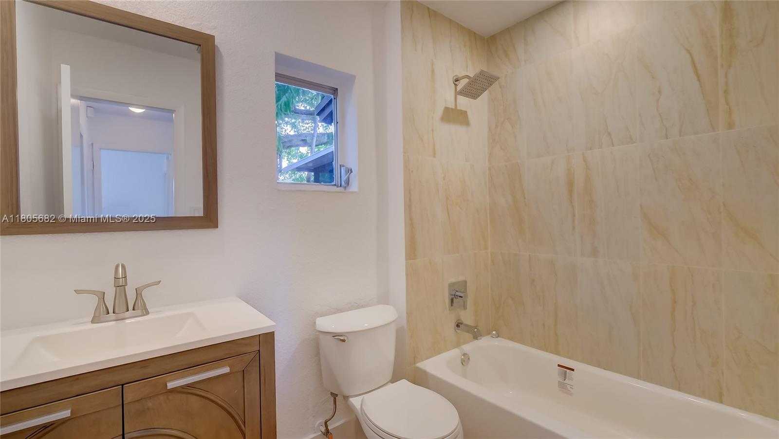 Small Image of 21440 NORTH MIAMI AVE, Miami Gardens Number 25