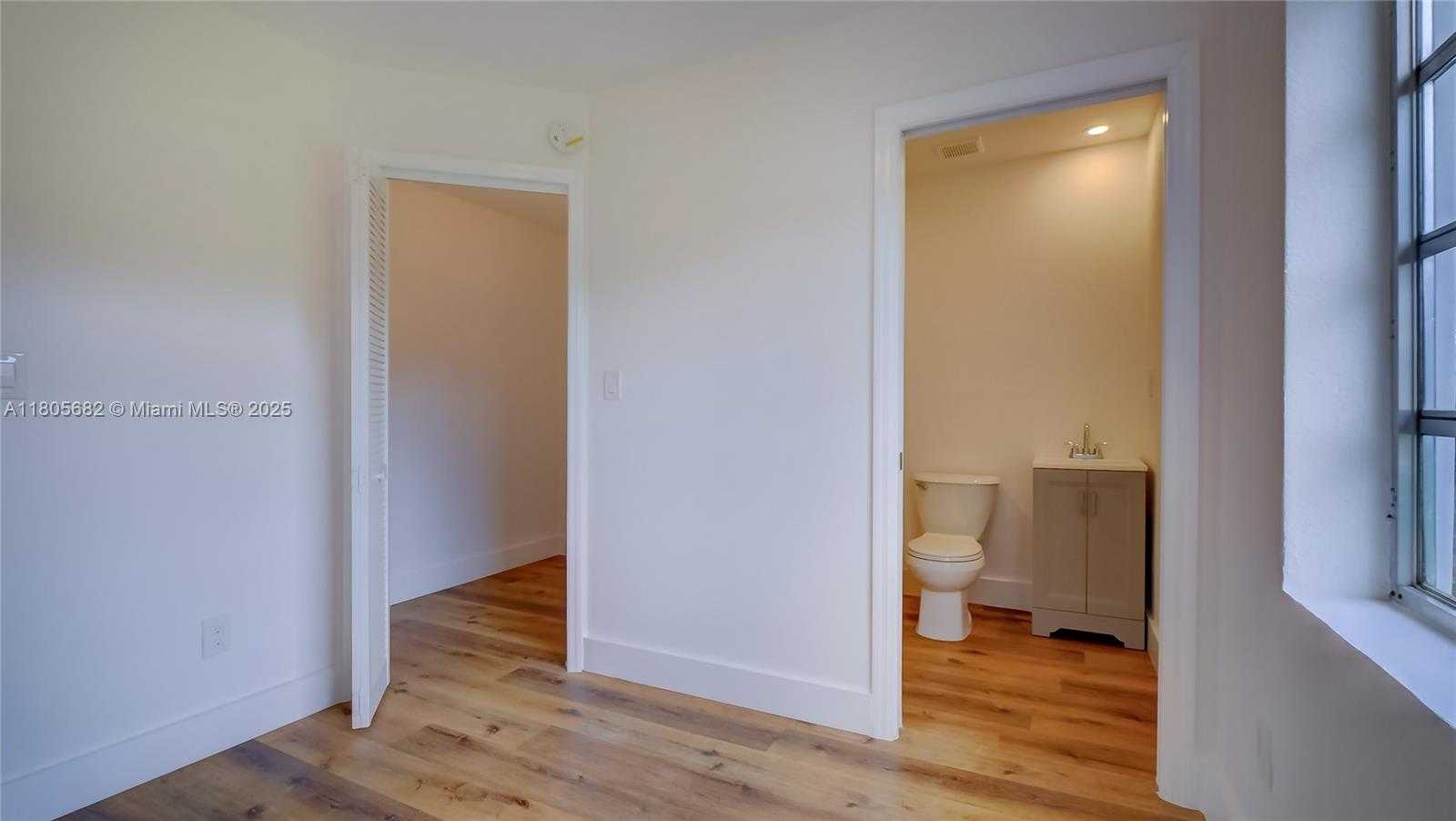 Small Image of 21440 NORTH MIAMI AVE, Miami Gardens Number 27