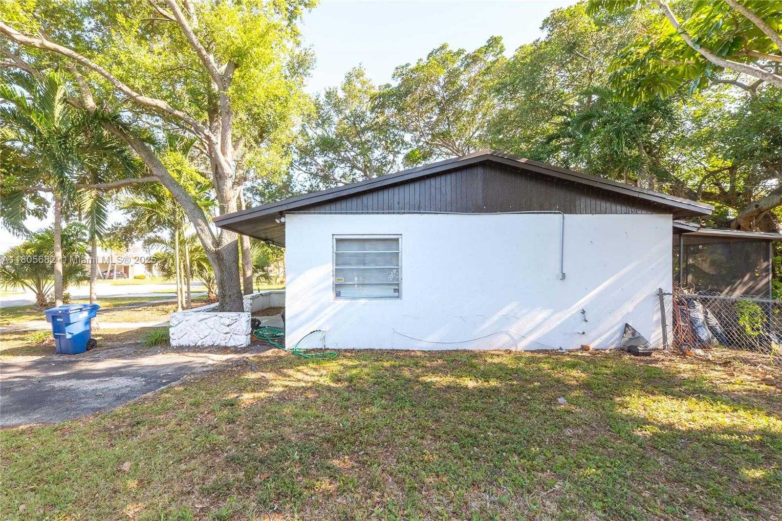 Small Image of 21440 NORTH MIAMI AVE, Miami Gardens Number 3