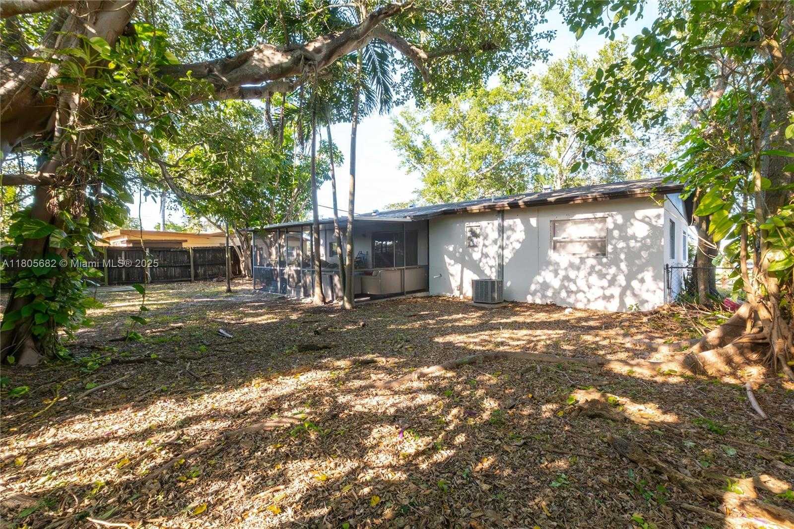 Small Image of 21440 NORTH MIAMI AVE, Miami Gardens Number 7