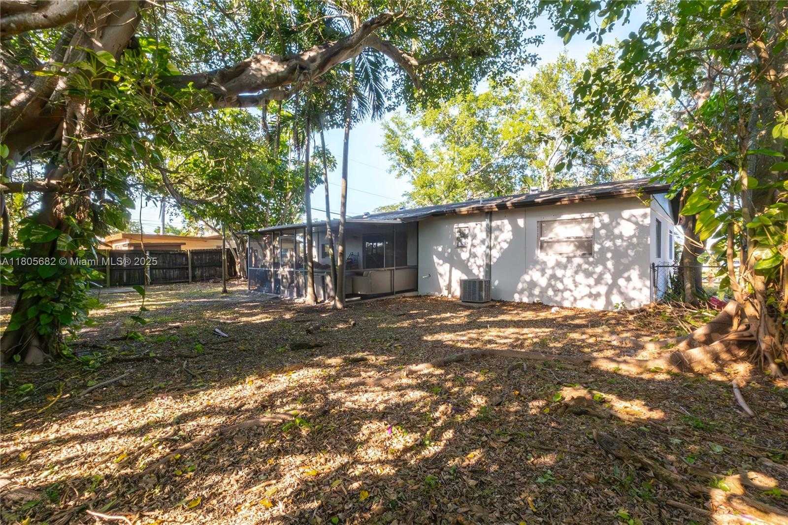 Small Image of 21440 NORTH MIAMI AVE, Miami Gardens Number 8
