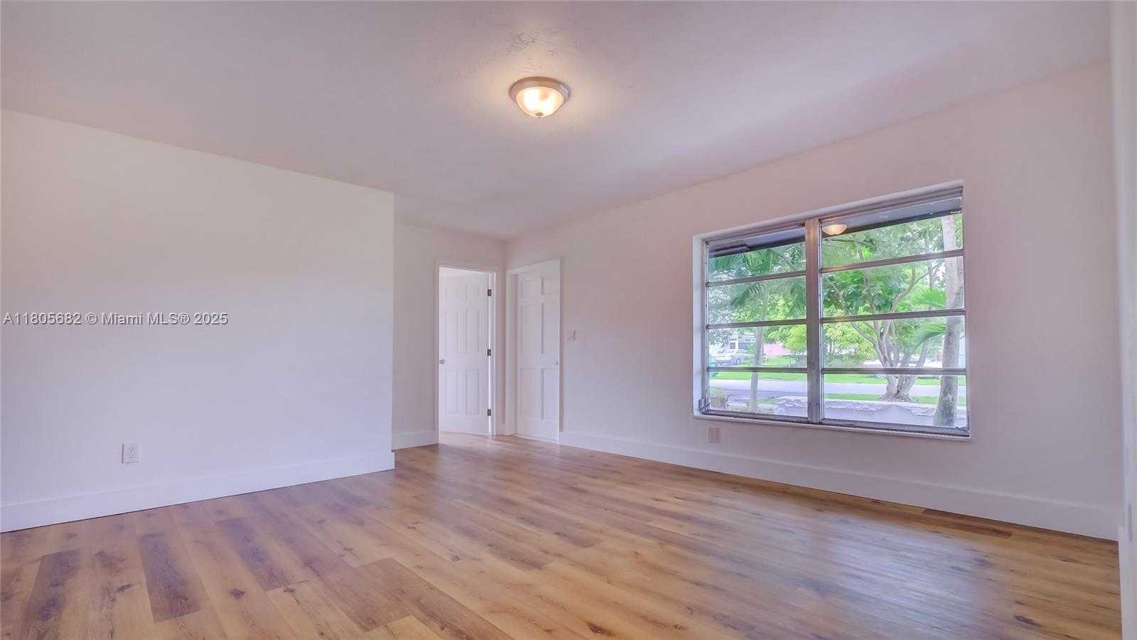 Small Image of 21440 NORTH MIAMI AVE, Miami Gardens Number 9