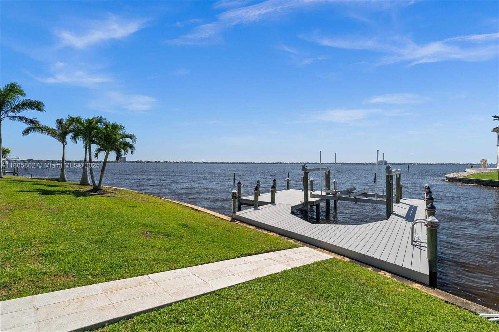 Small Image of 1600 EDITH ESPLANADE, Cape Coral Number 11