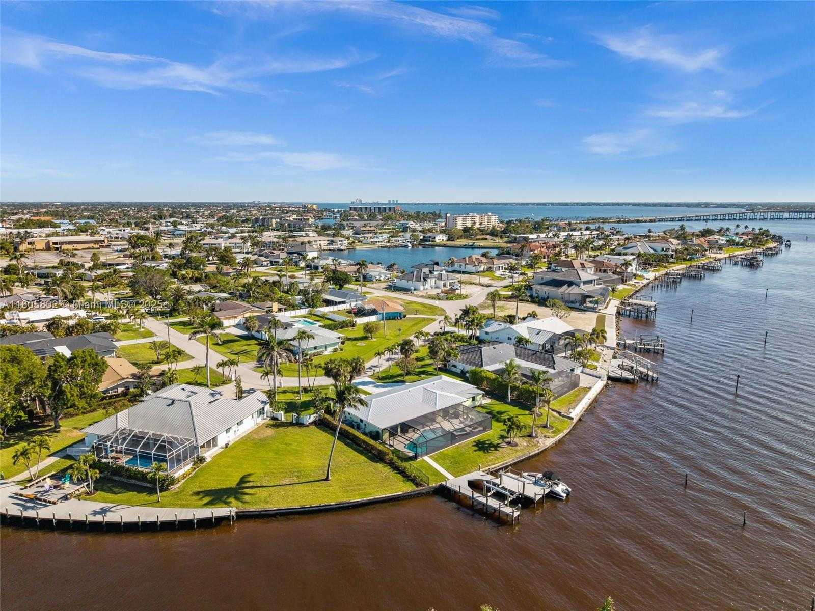 Small Image of 1600 EDITH ESPLANADE, Cape Coral Number 2
