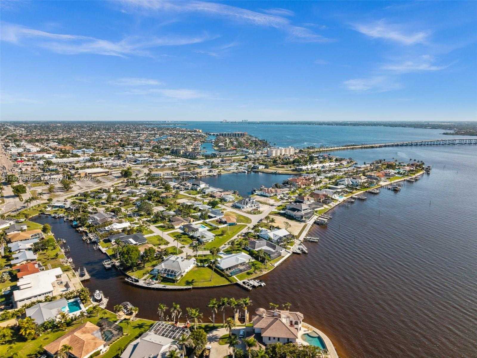 Small Image of 1600 EDITH ESPLANADE, Cape Coral Number 3