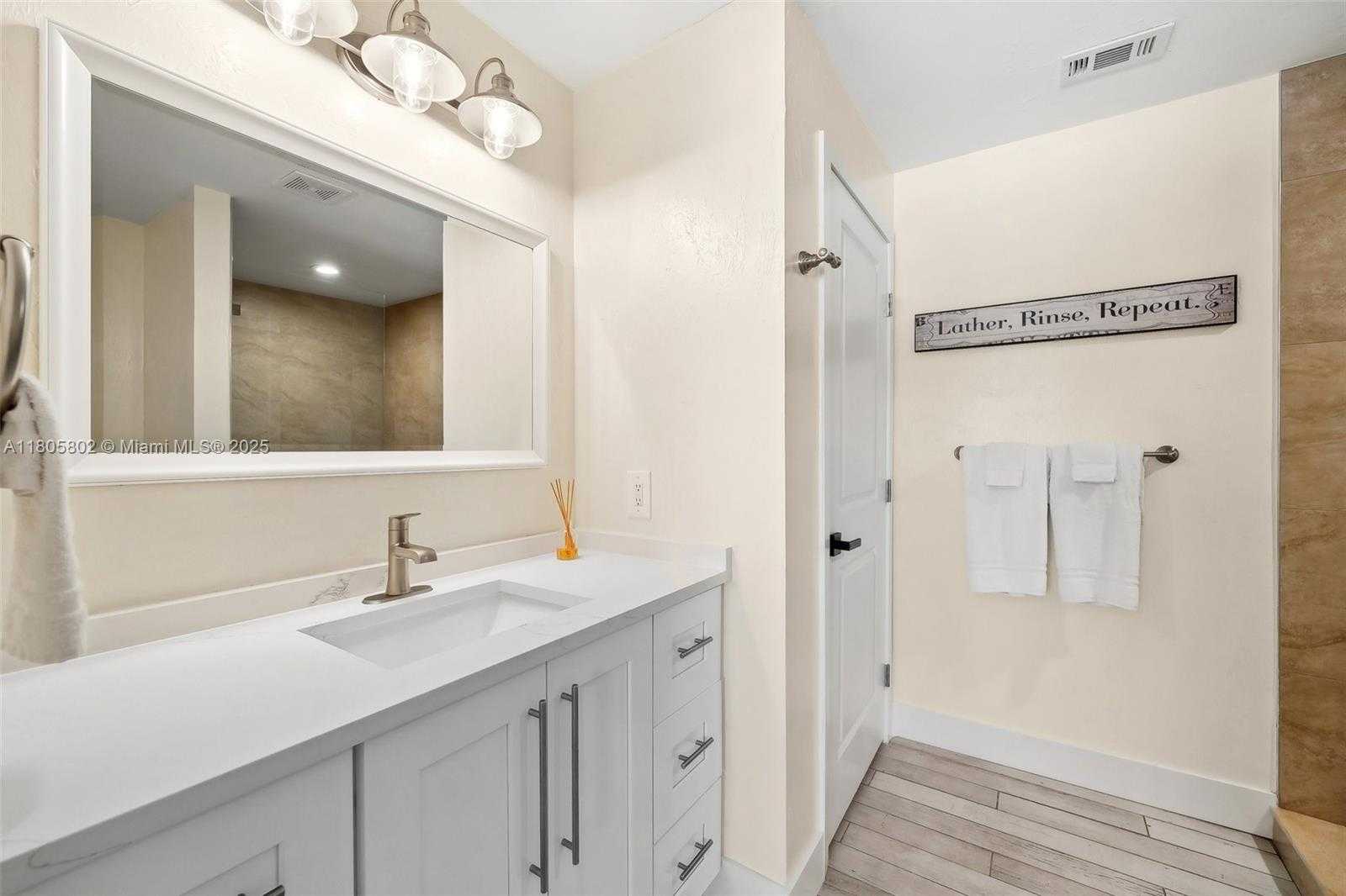 Small Image of 1600 EDITH ESPLANADE, Cape Coral Number 32