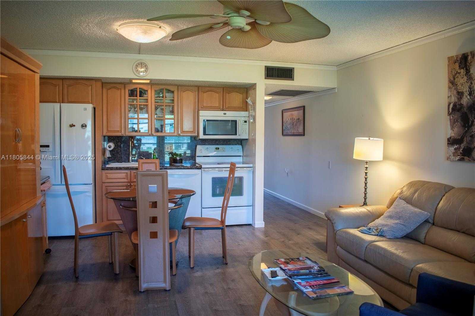 Small Image of 4501 MARTINIQUE WAY #C1, Coconut Creek Number 3