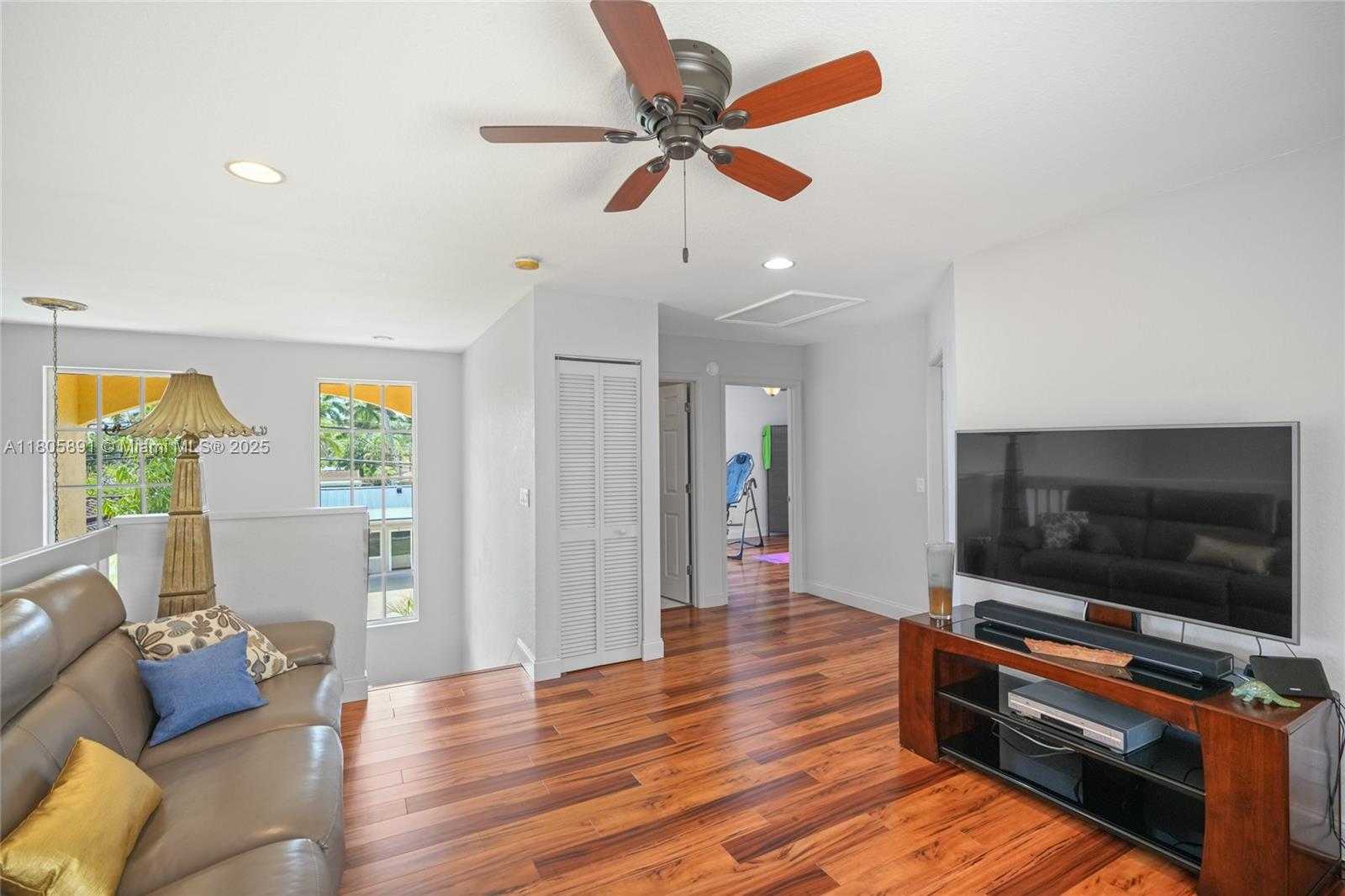 Small Image of 1282 GRANT CT, Hollywood Number 18