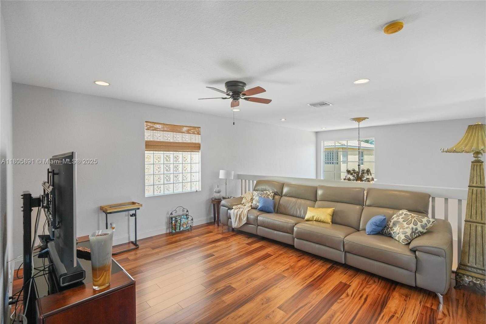 Small Image of 1282 GRANT CT, Hollywood Number 19