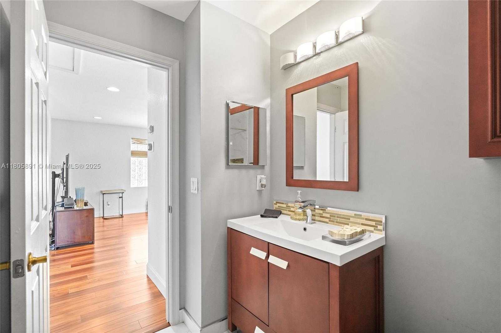 Small Image of 1282 GRANT CT, Hollywood Number 21