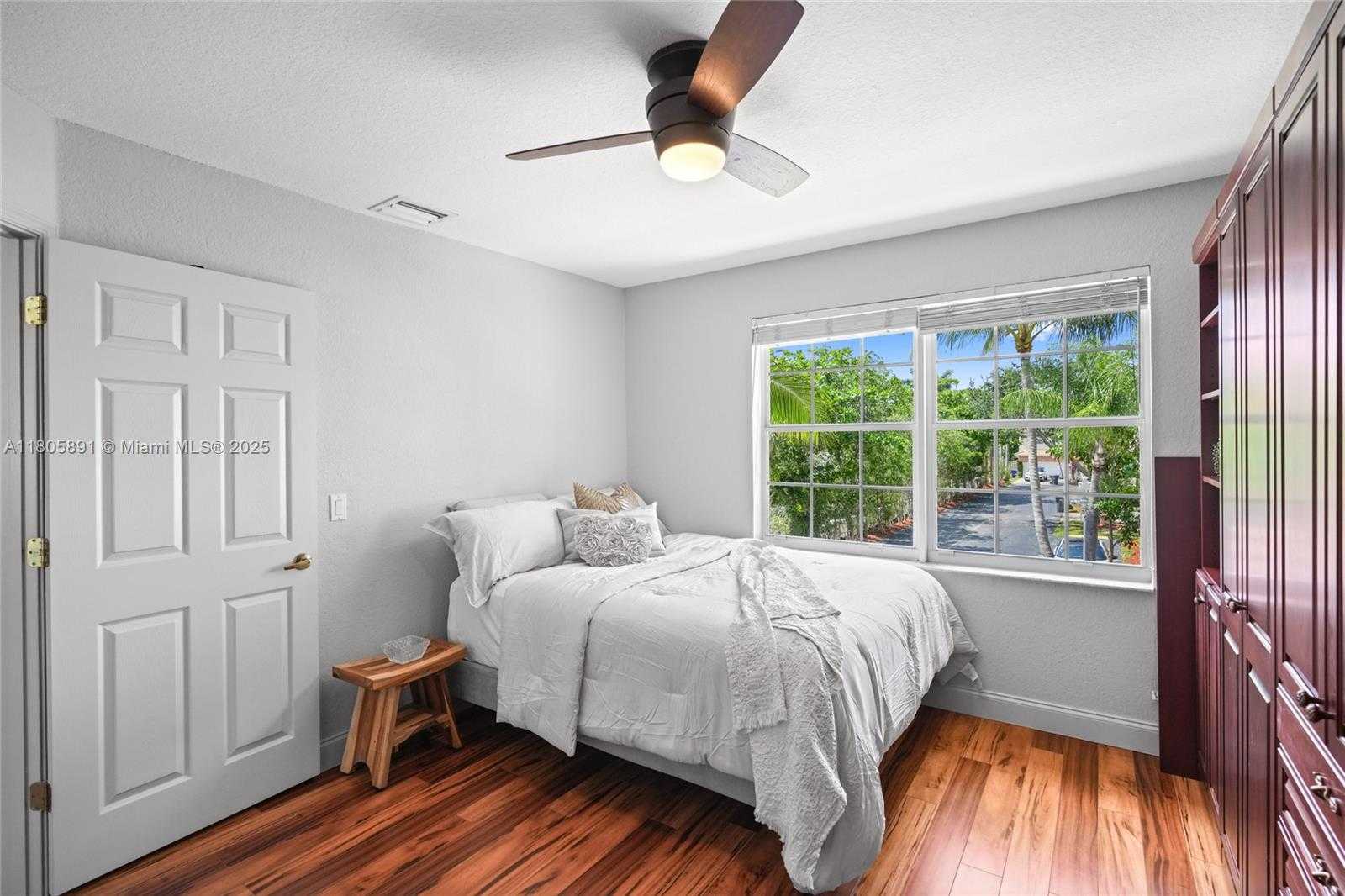 Small Image of 1282 GRANT CT, Hollywood Number 24