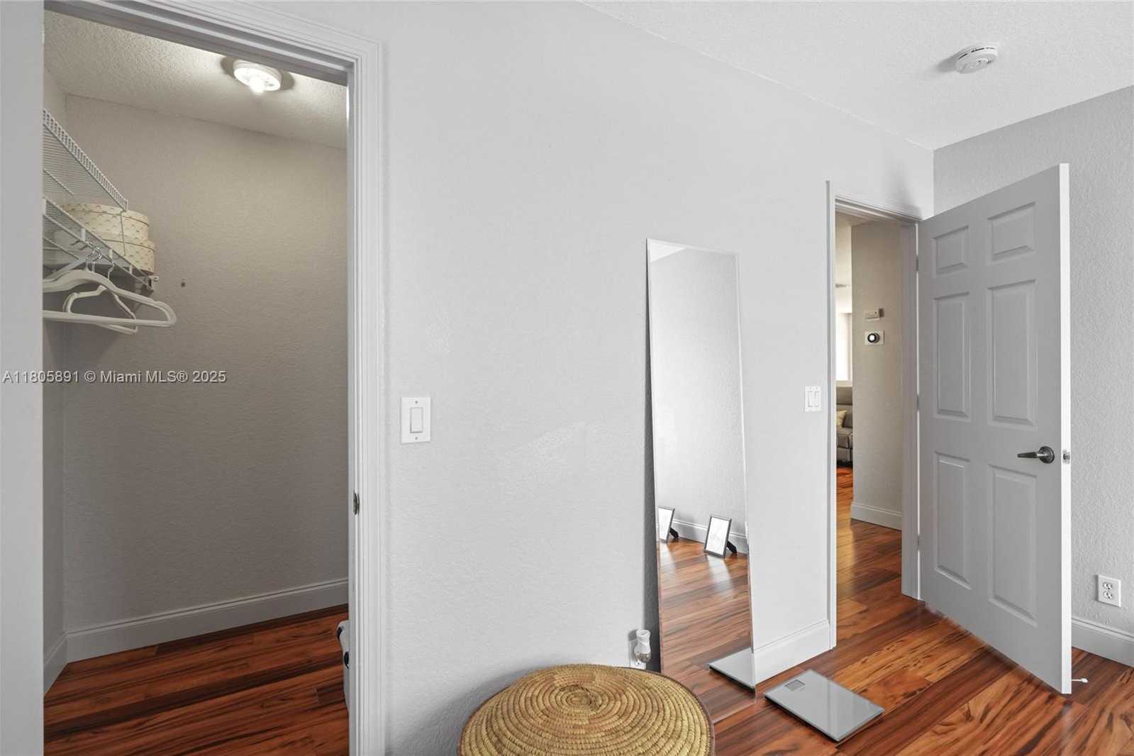 Small Image of 1282 GRANT CT, Hollywood Number 28