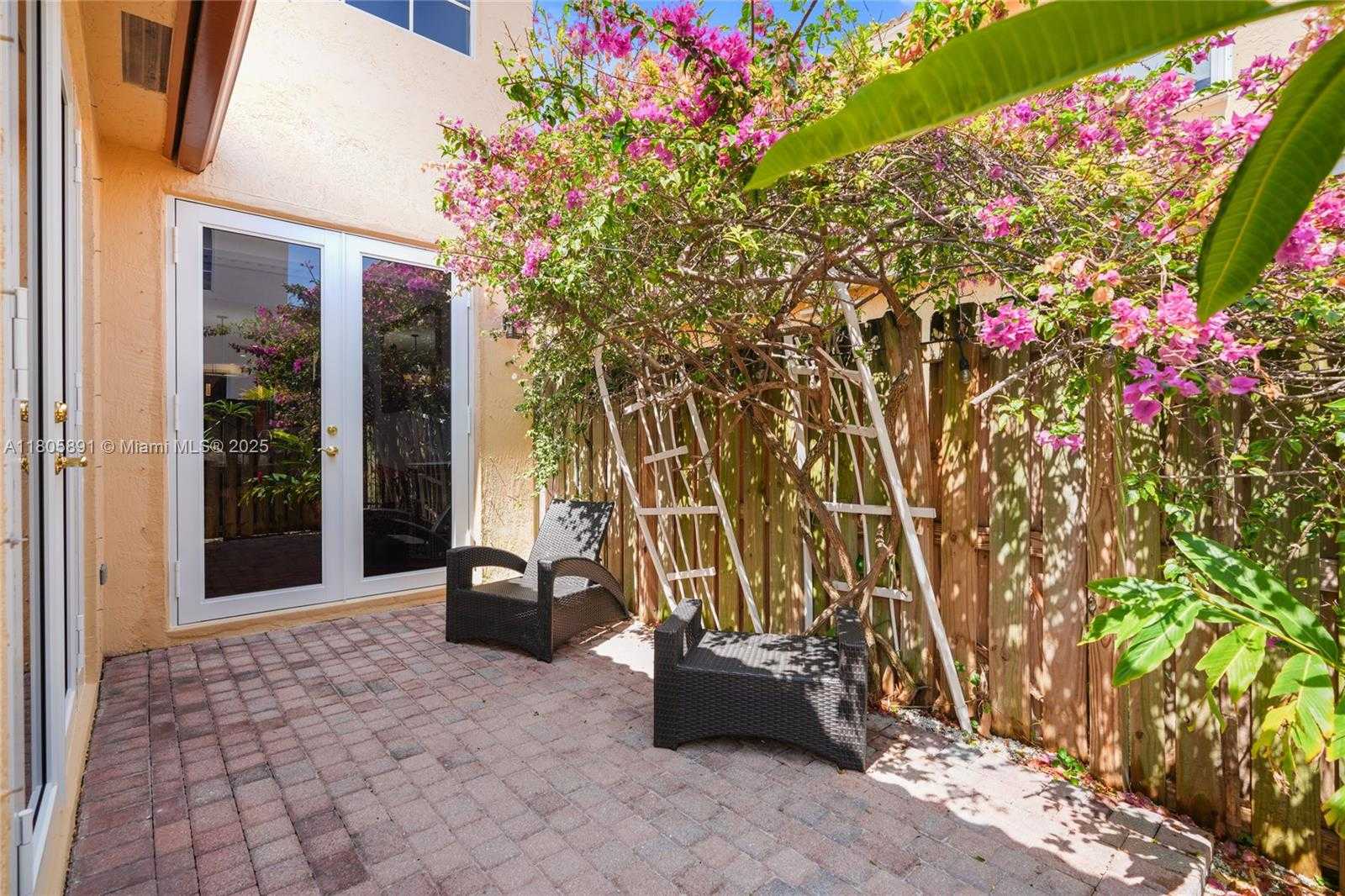 Small Image of 1282 GRANT CT, Hollywood Number 40