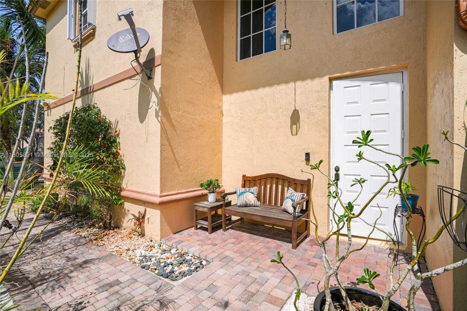 Small Image of 1282 GRANT CT, Hollywood Number 5