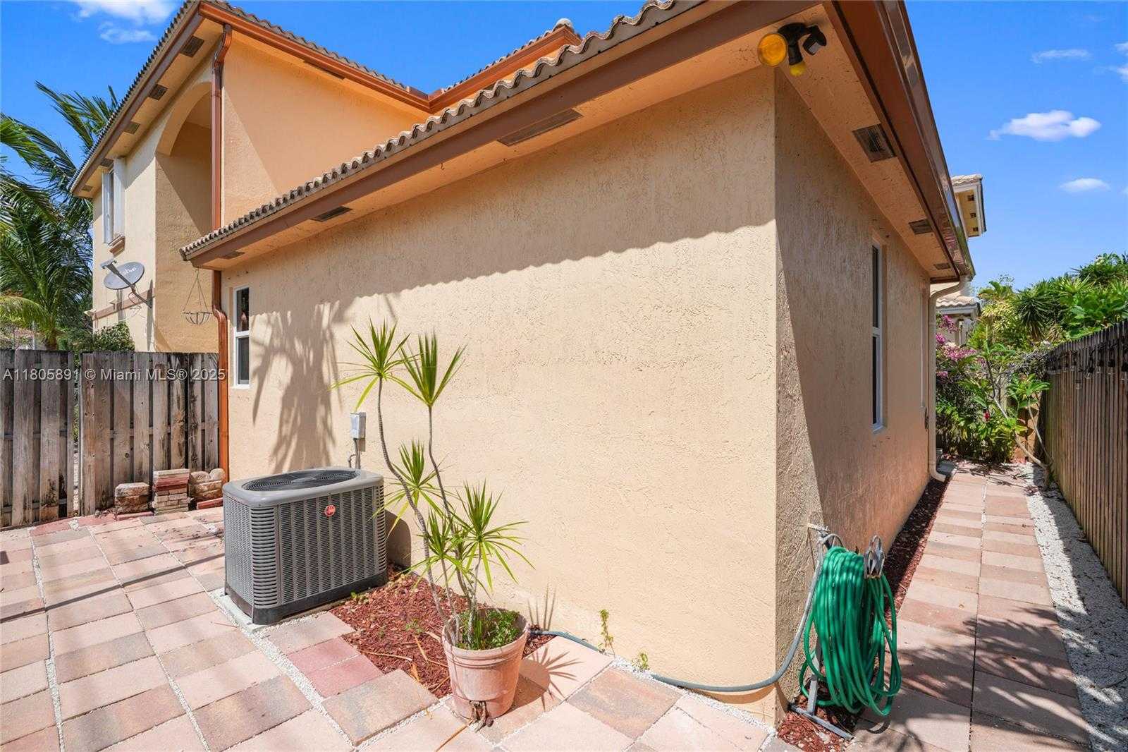 Small Image of 1282 GRANT CT, Hollywood Number 6