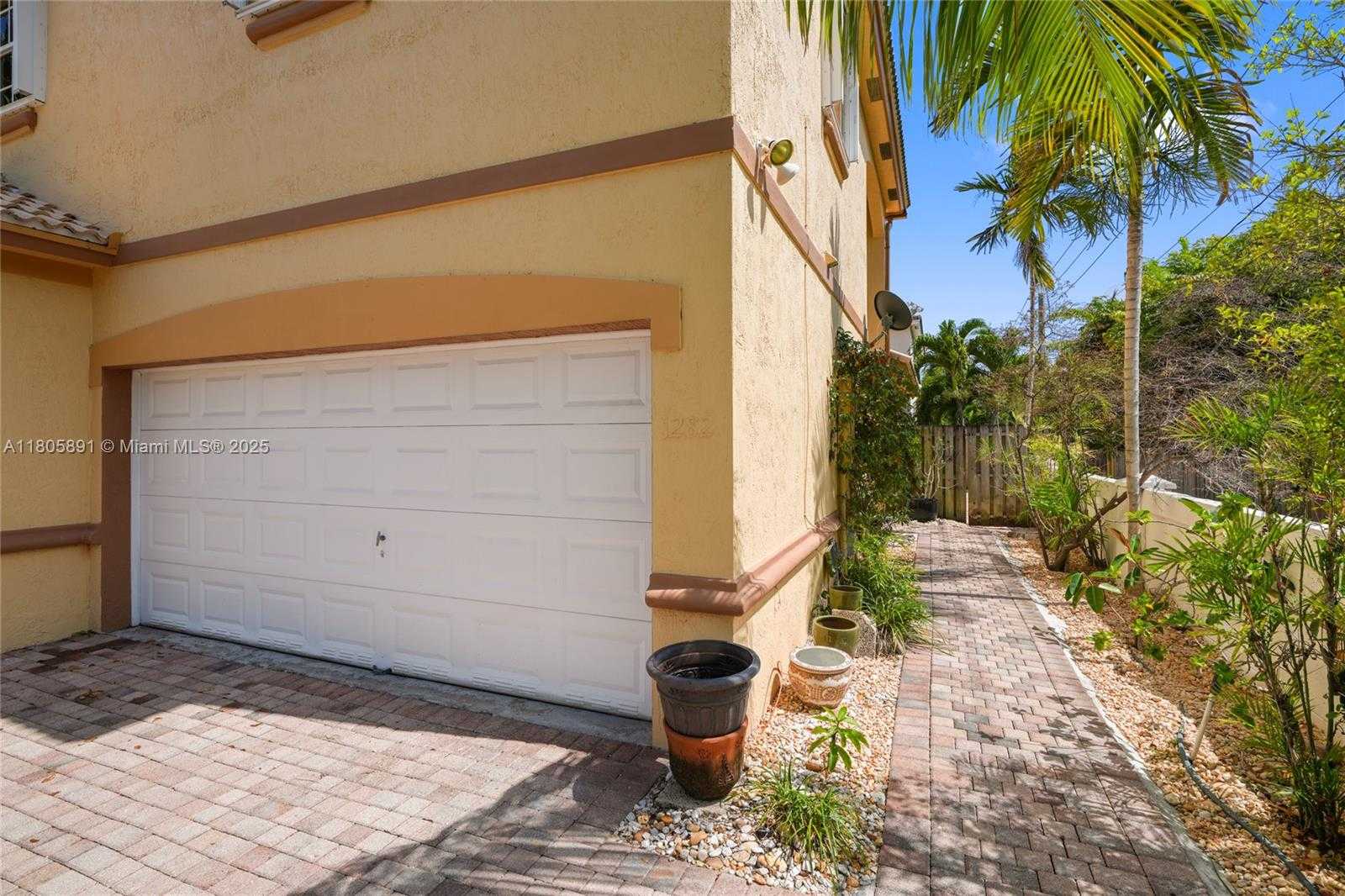 Small Image of 1282 GRANT CT, Hollywood Number 7