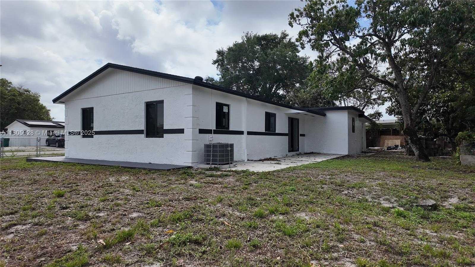 Small Image of 3800 NORTH WEST 208TH ST, Miami Gardens Number 19