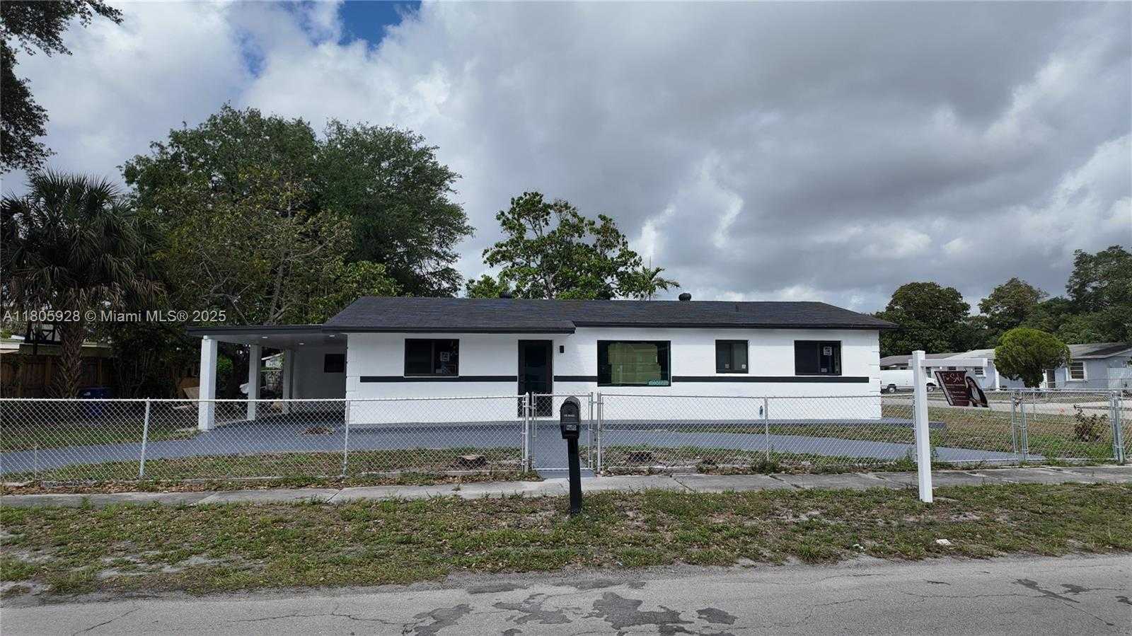 Small Image of 3800 NORTH WEST 208TH ST, Miami Gardens Number 2