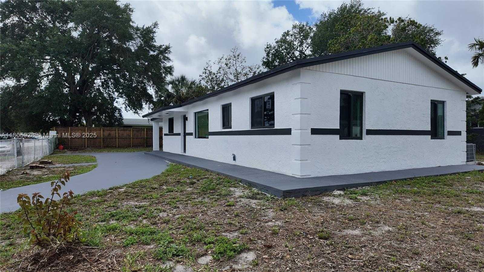 Small Image of 3800 NORTH WEST 208TH ST, Miami Gardens Number 23