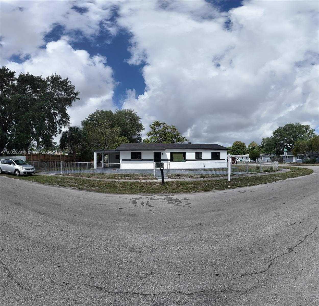 Small Image of 3800 NORTH WEST 208TH ST, Miami Gardens Number 3