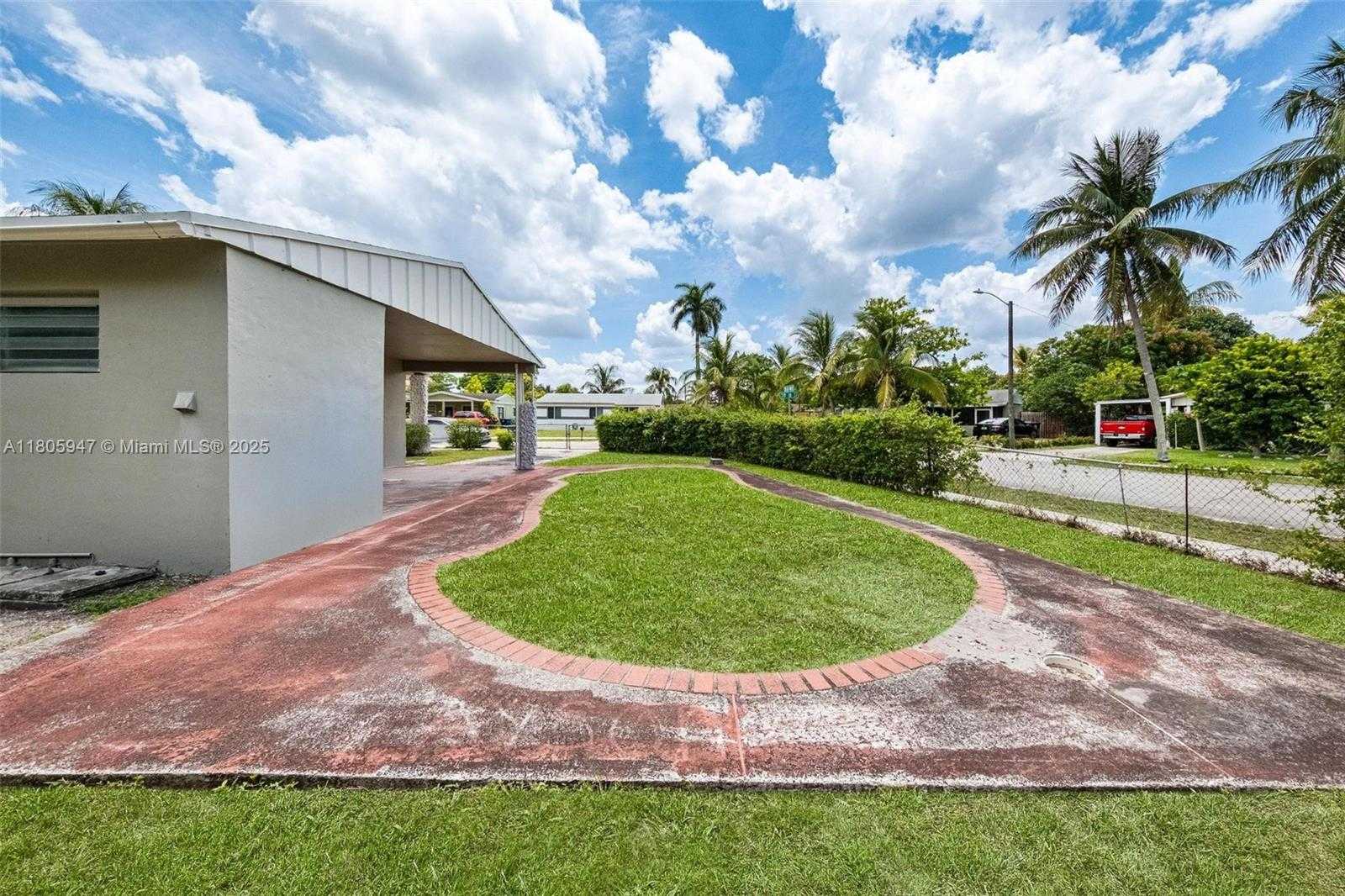 Small Image of 6871 SOUTH WEST 18TH ST, North Lauderdale Number 4