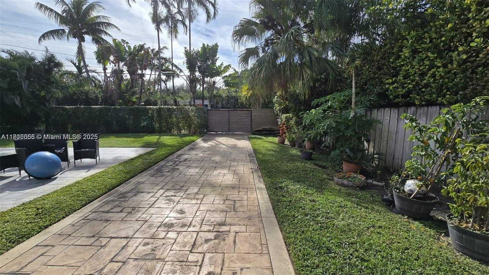Small Image of 138 NORTH EAST 109TH ST, Miami Shores Number 6