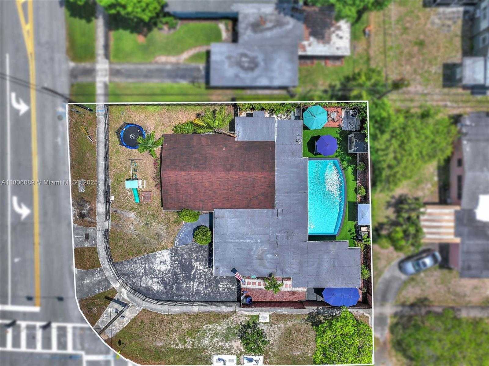 Small Image of 17501 NORTH WEST 12TH AVE, Miami Gardens Number 30