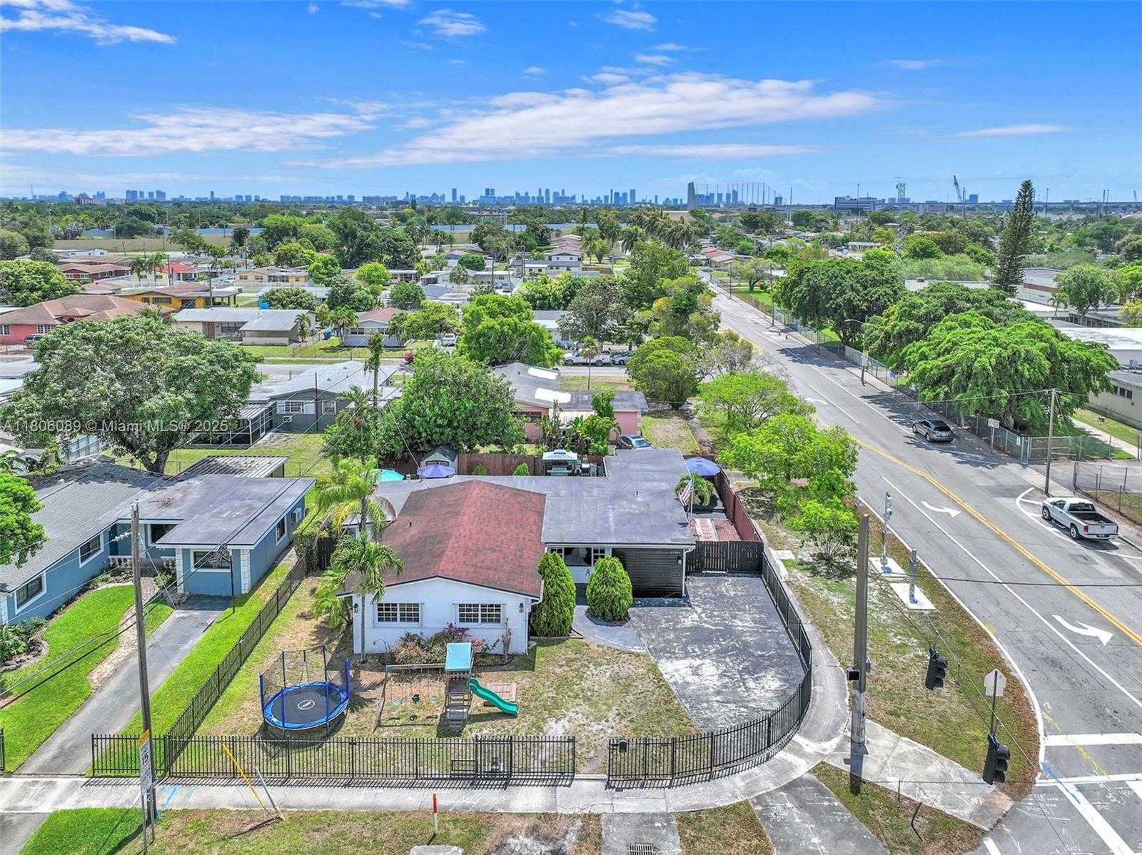 Small Image of 17501 NORTH WEST 12TH AVE, Miami Gardens Number 31