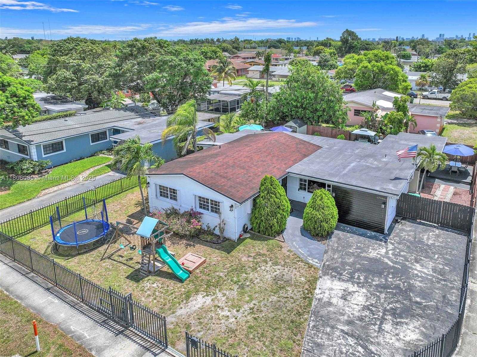 Small Image of 17501 NORTH WEST 12TH AVE, Miami Gardens Number 32