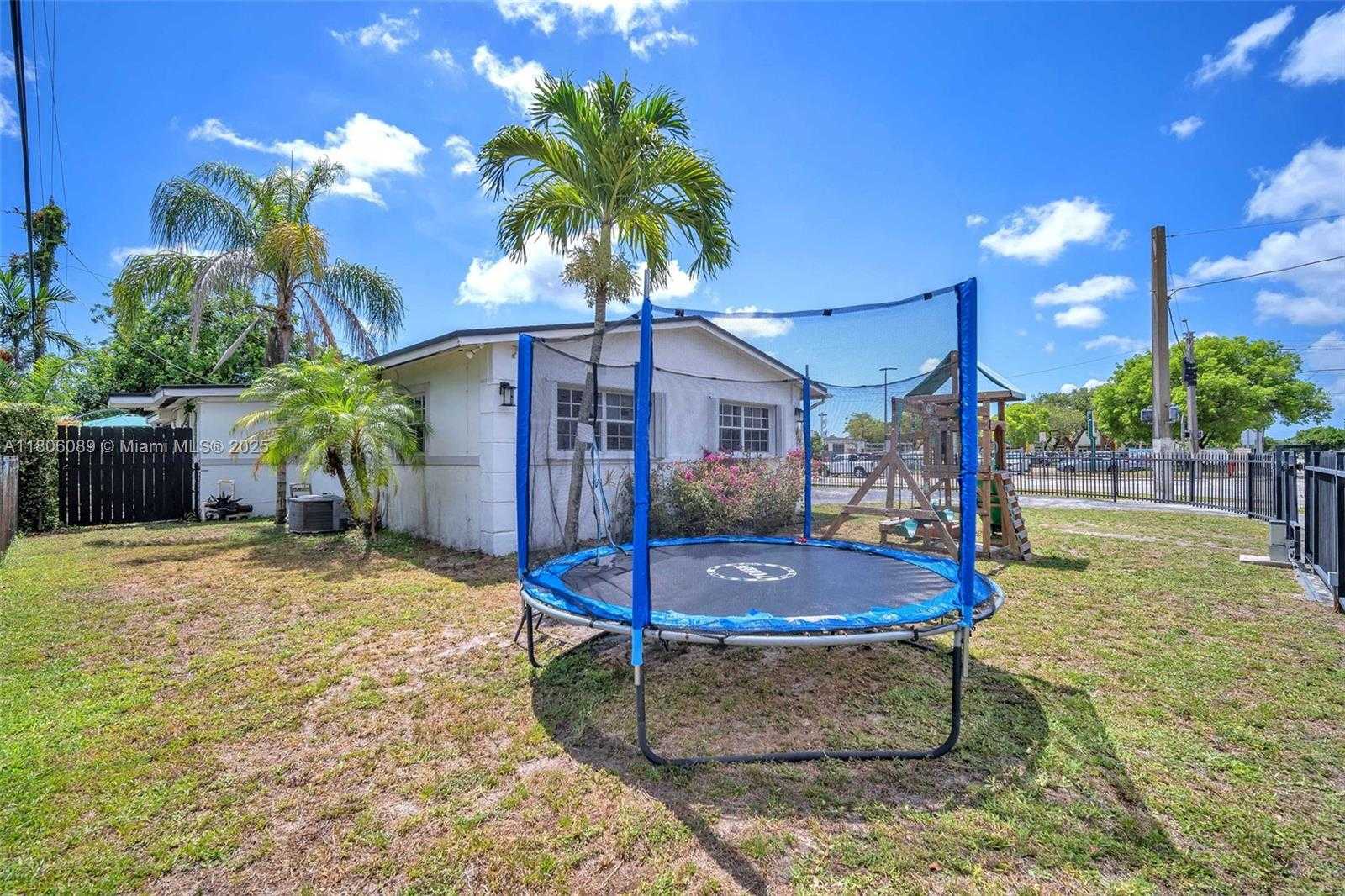 Small Image of 17501 NORTH WEST 12TH AVE, Miami Gardens Number 38