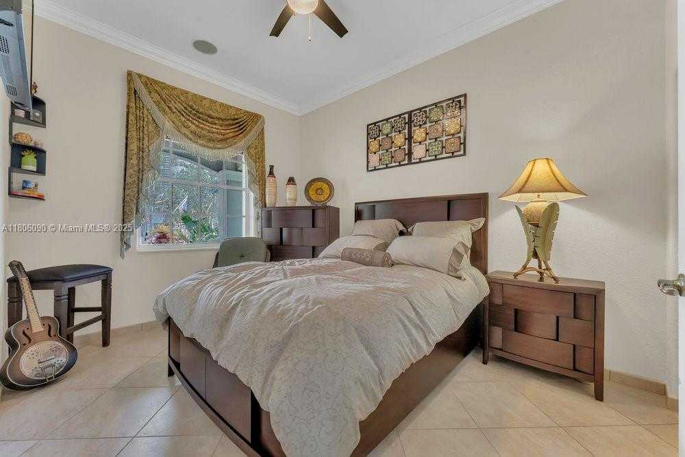 Small Image of 800 LAVENDER CIR, Weston Number 13