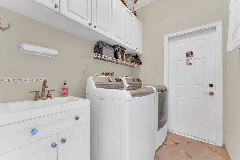 Small Image of 800 LAVENDER CIR, Weston Number 18
