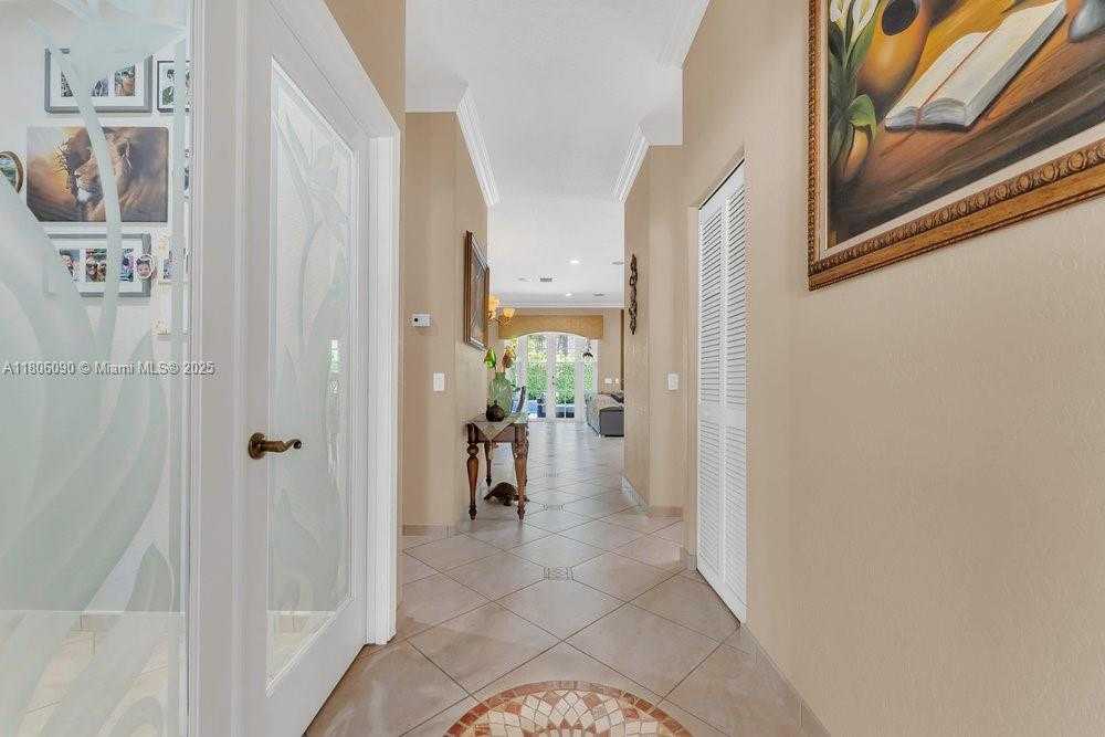 Small Image of 800 LAVENDER CIR, Weston Number 3