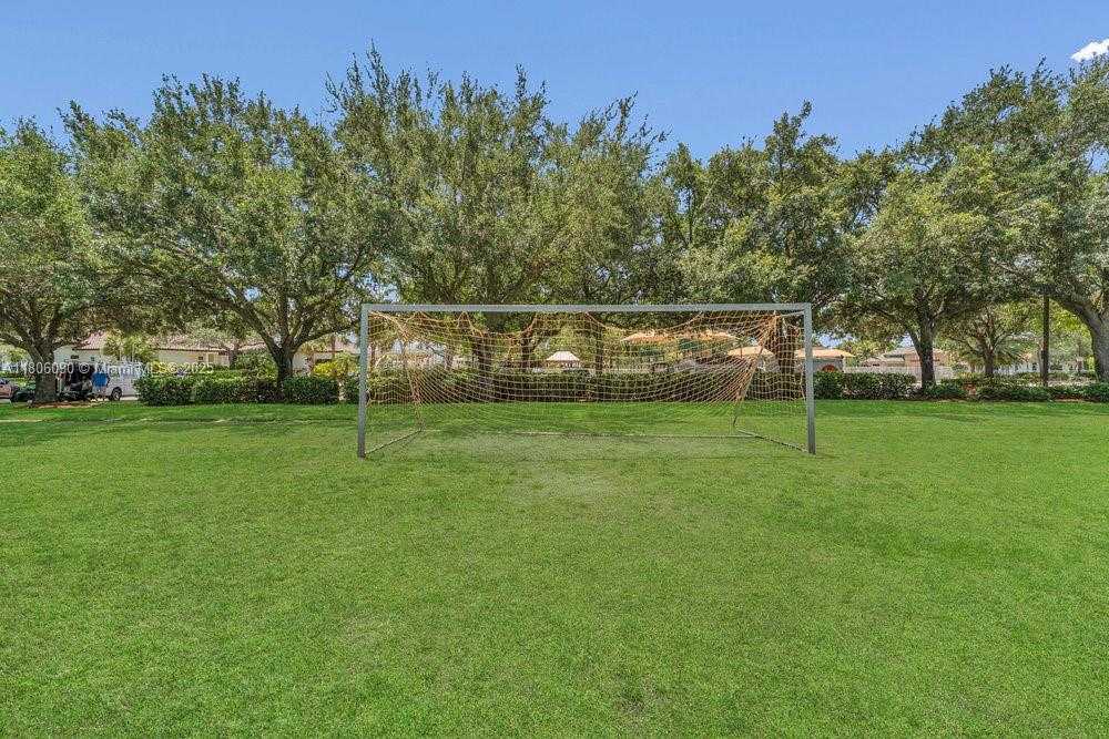 Small Image of 800 LAVENDER CIR, Weston Number 32