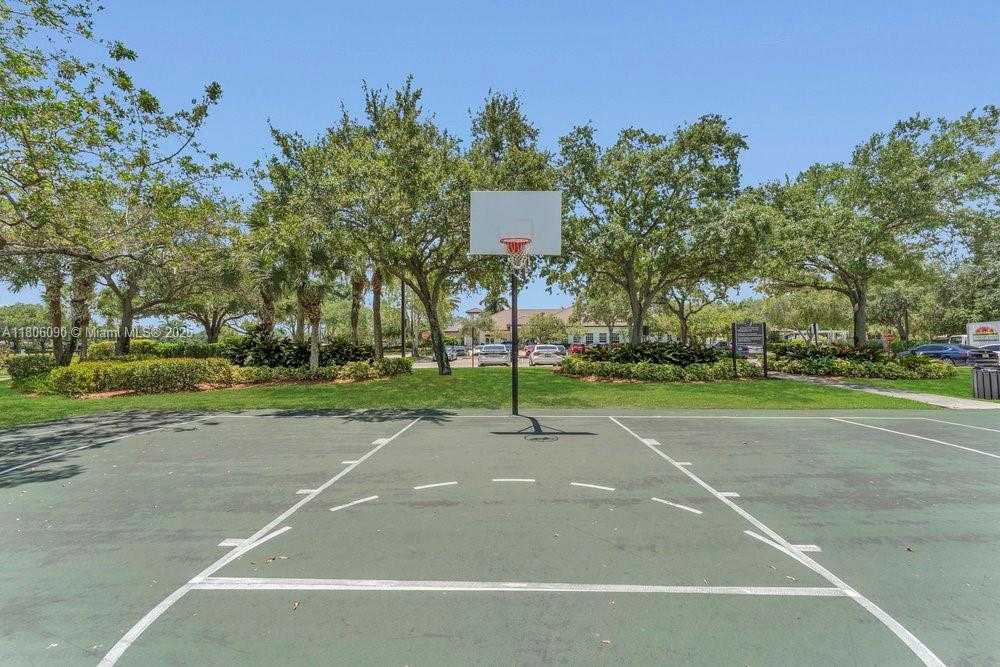 Small Image of 800 LAVENDER CIR, Weston Number 34