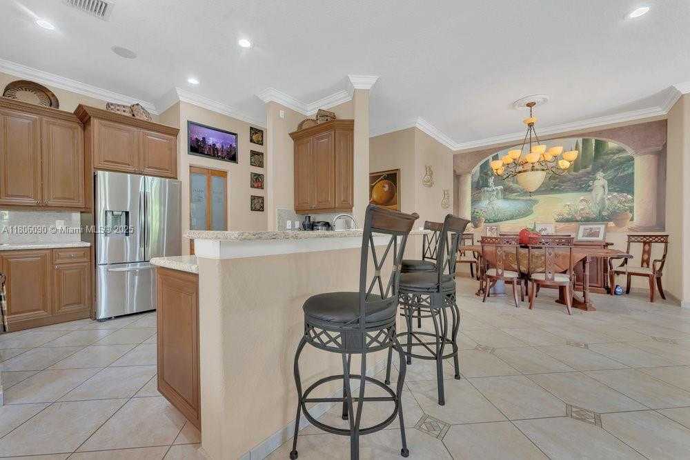 Small Image of 800 LAVENDER CIR, Weston Number 4