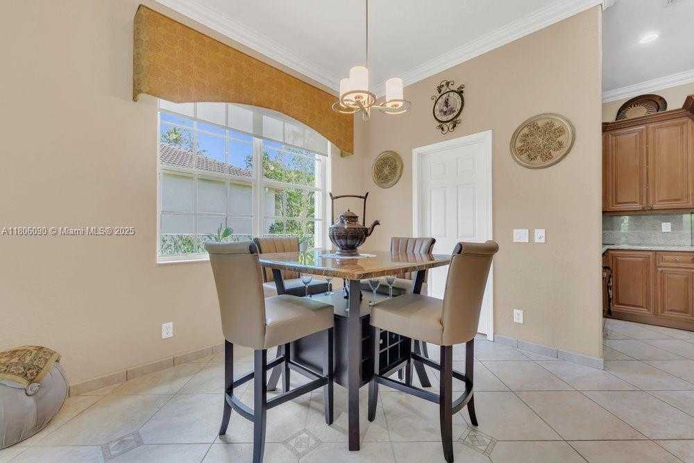 Small Image of 800 LAVENDER CIR, Weston Number 5
