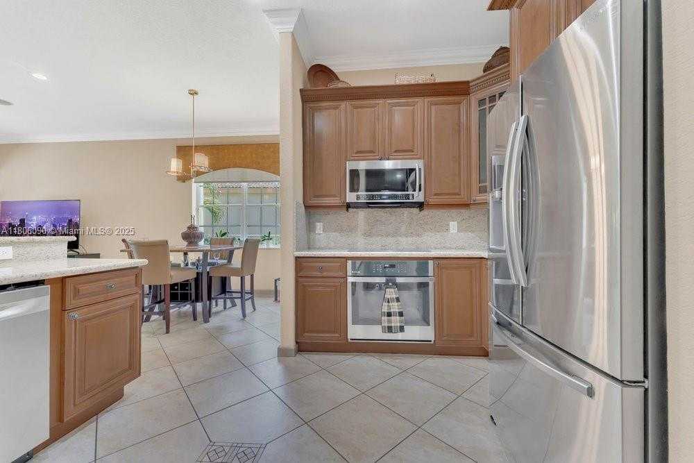Small Image of 800 LAVENDER CIR, Weston Number 6
